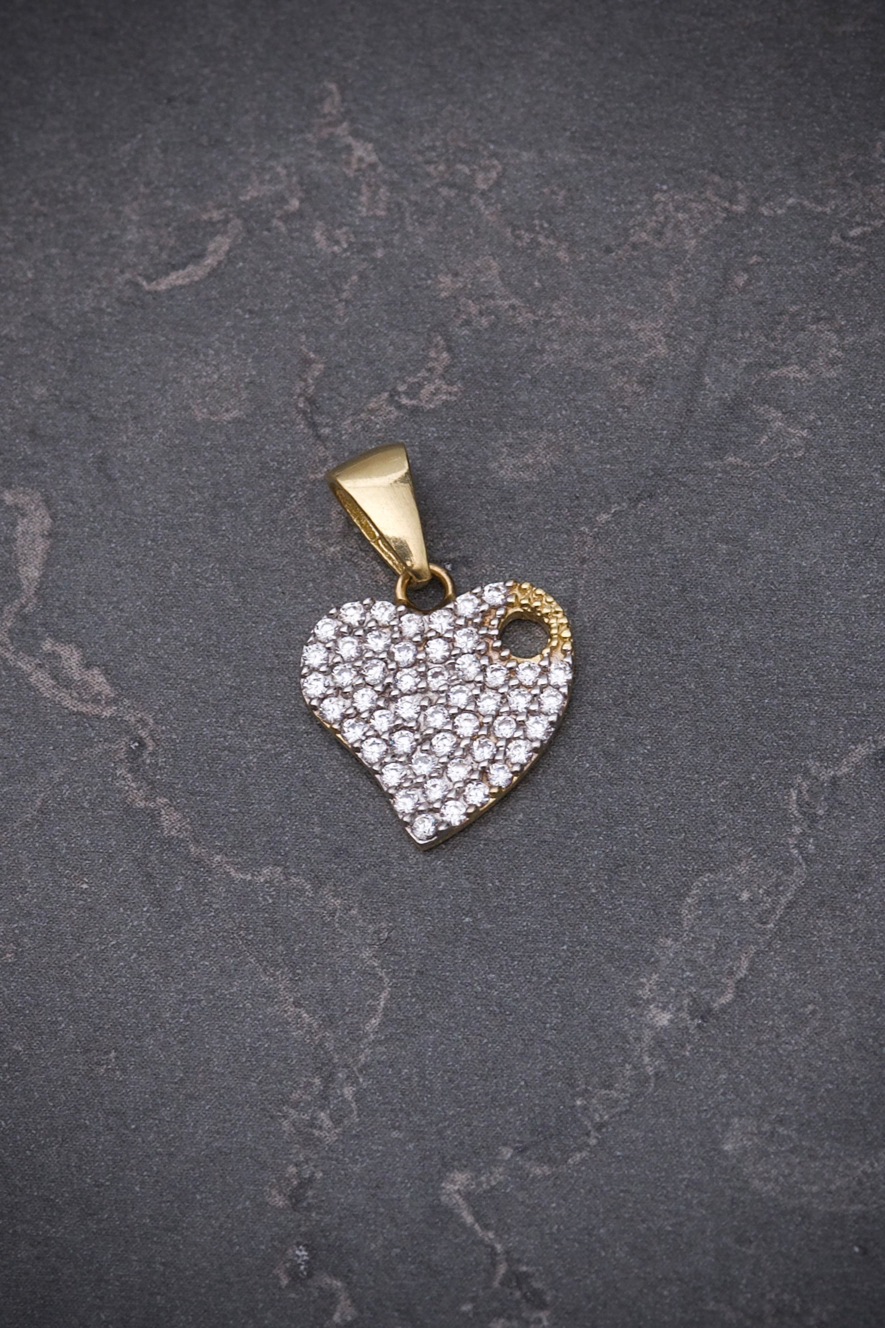 Dije corazon con swarovski blanco 1.8gr / Largo 1.9cm / Oro Amarillo italy +3 B