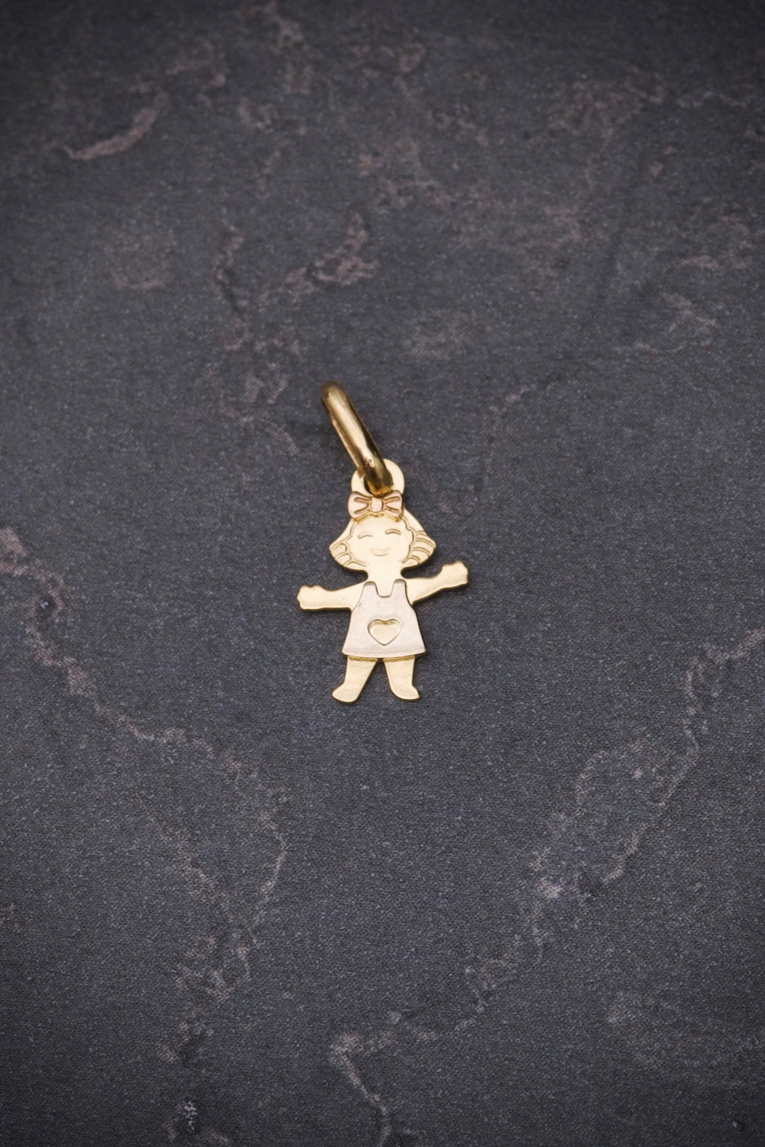 Dije niña 0.4gr / Largo 1.7cm / Oro Amarillo italy +3 B