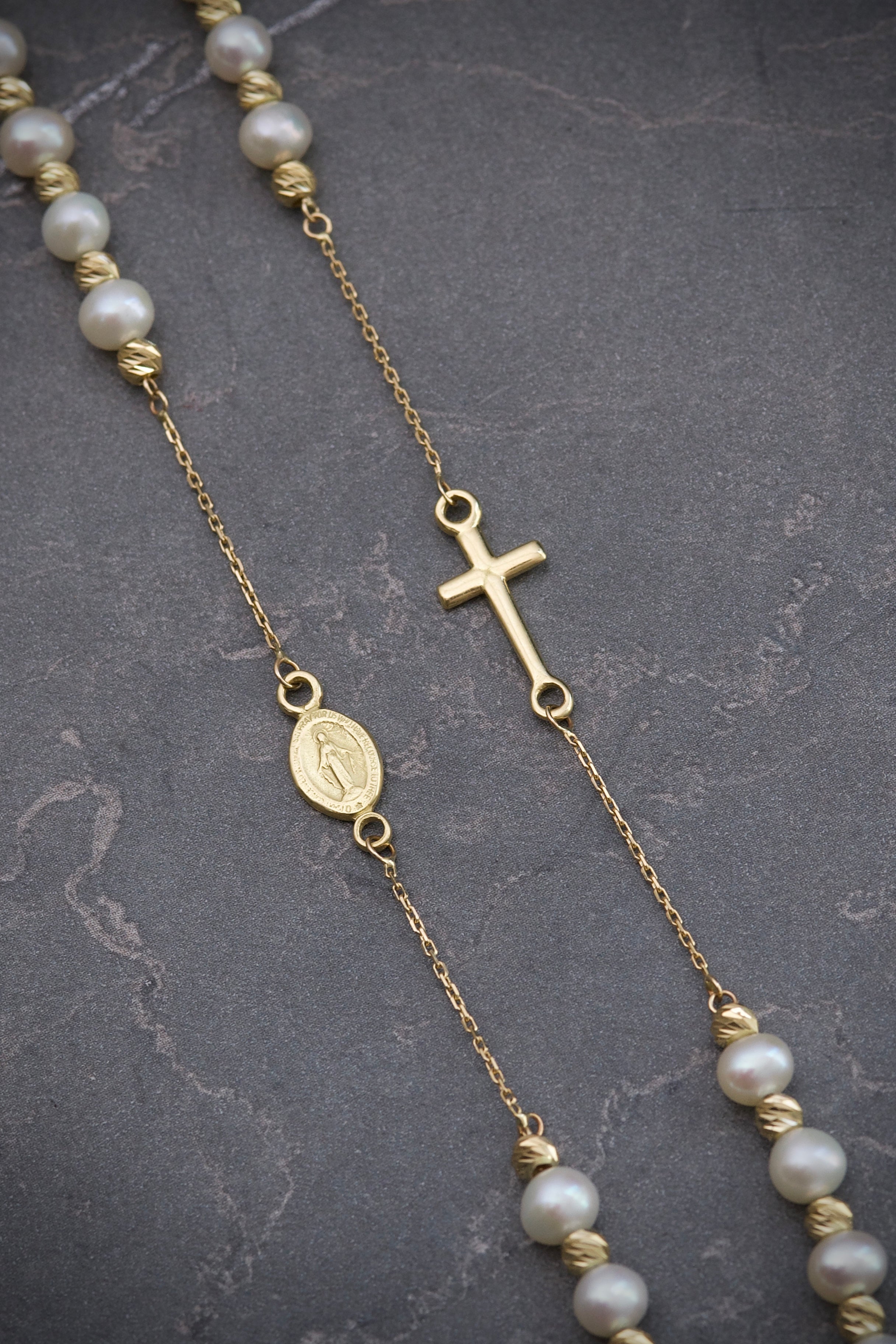 Cadena tipo Denario Virgen De La Milagrosa Con Perlas 8.4gr / Largo 45cm / Oro Amarillo Italy +3 B