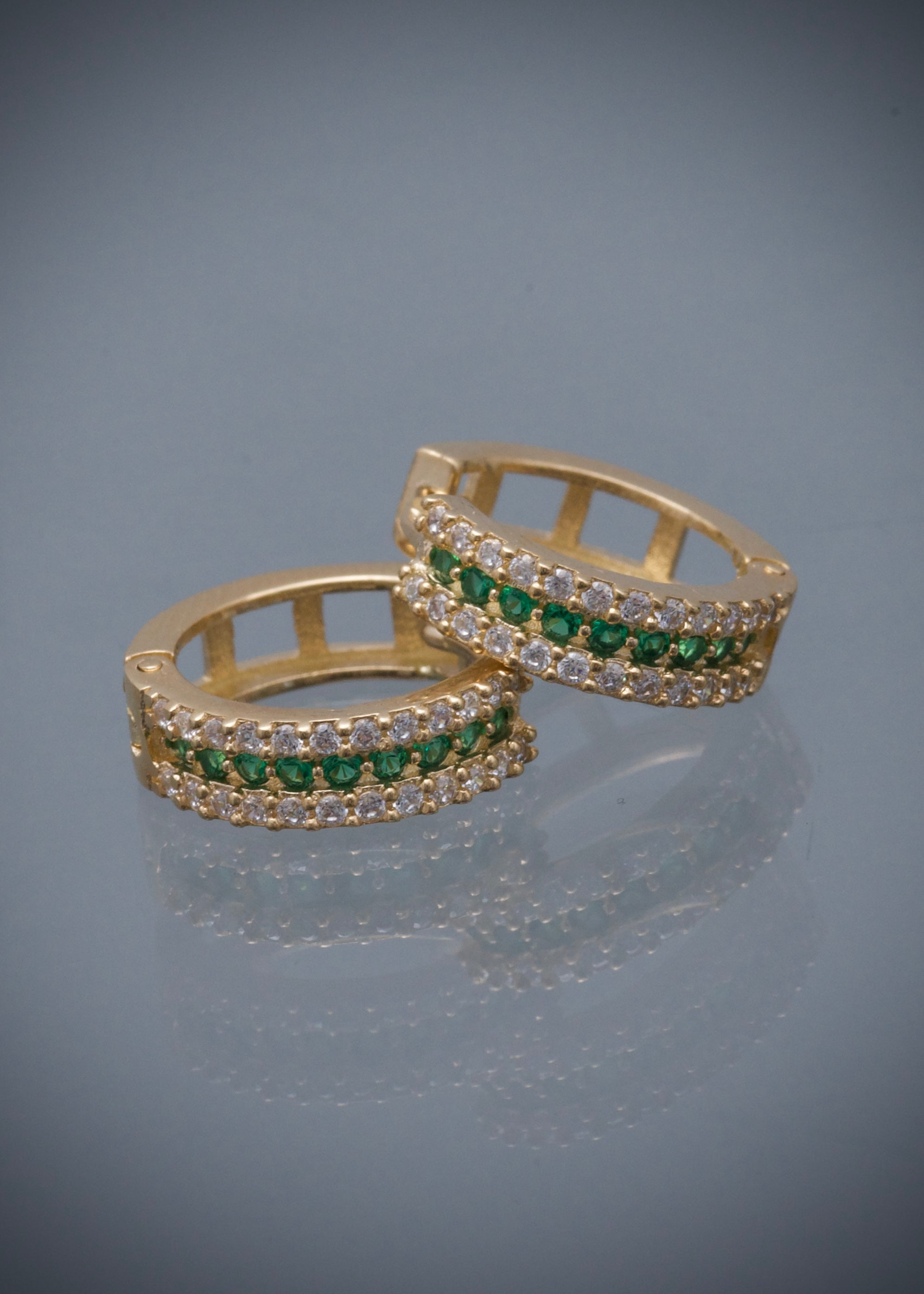 Candongas con swarovski verde y blanco 3gr / Largo 1.2cm / Oro Amarillo Nac B