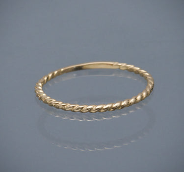 Anillo entorchado 0.95gr / Talla 5 1/2 / Oro Amarillo Nac B