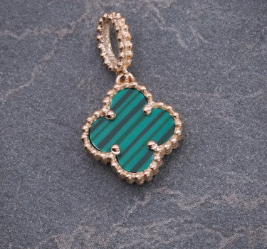 Dije lucky clover piedra verde 0.8gr / Largo 1.6cm / Oro Rosado Nac B
