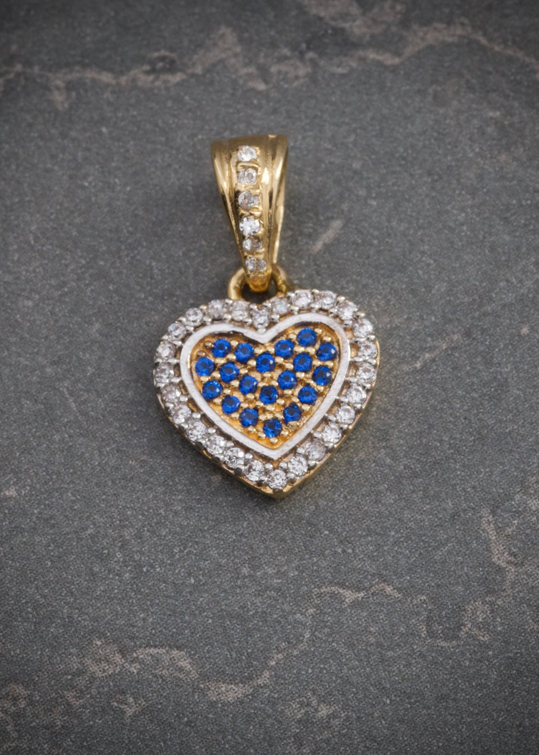 Dije corazon con swarovski blanco y azul  1.6gr / Largo 1.8cm — Oro Amarillo