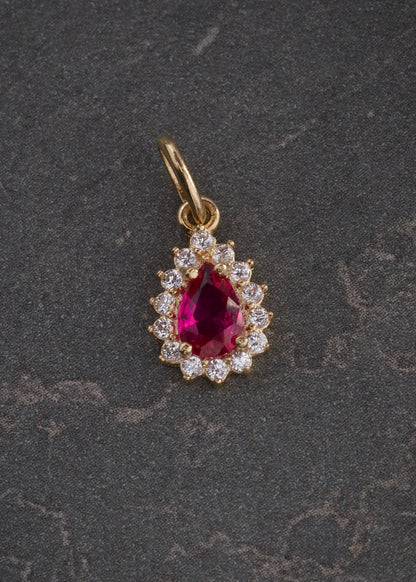 Dije gota con swarovski fucsia y blanco 0.7gr / Largo 1.5cm / Oro Amarillo Nac B