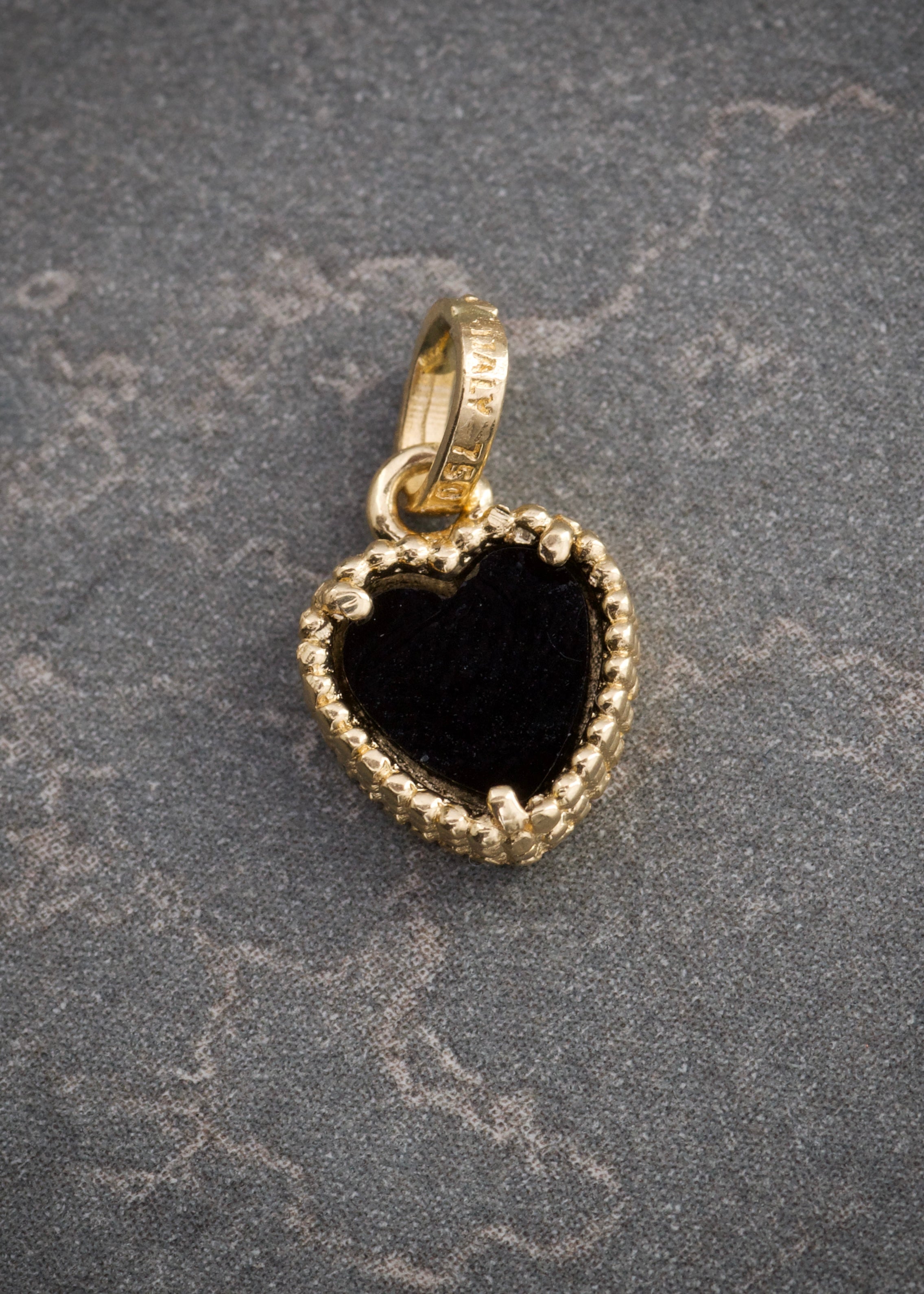 Dije corazon negro 1gr / Largo 1.3cm / Oro Amarillo Nac B