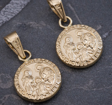 Dije sagrada familia 0.5gr / Largo 1.7cm / Oro Amarillo Nac M