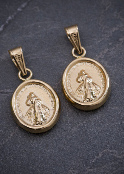Dije de jesus de la misericordia 0.6gr / Largo 2cm  Oro Amarillo — Oro Amarillo