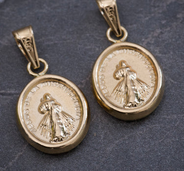Dije jesus de la misericordia 0.6gr / Largo 2cm / Oro Amarillo Nac M
