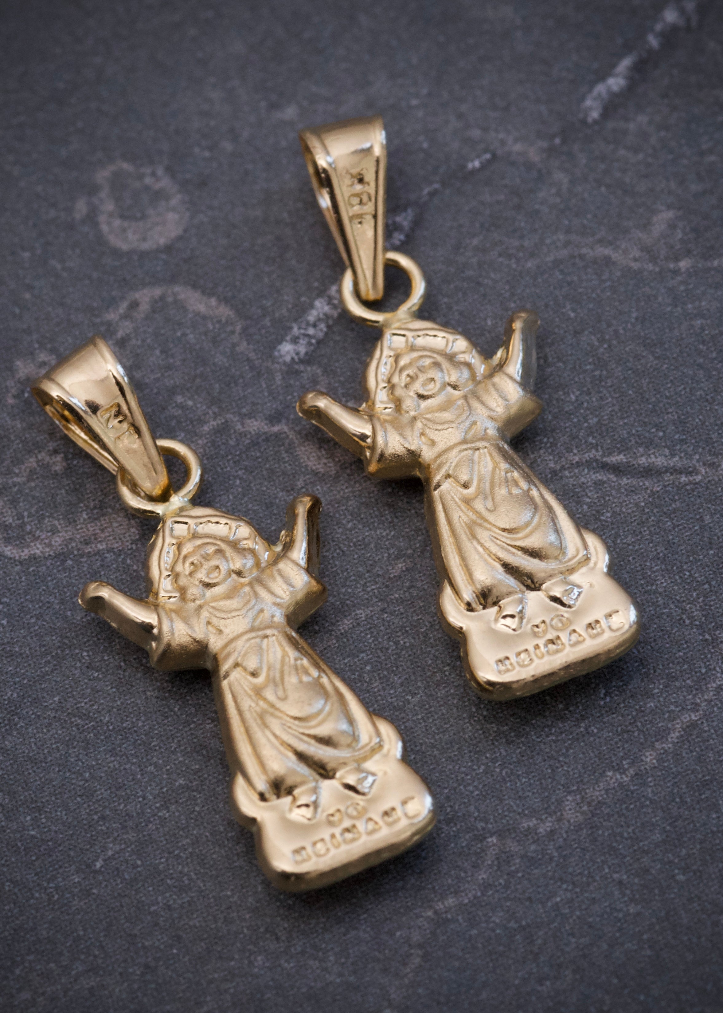 Dije divino niño 0.55gr / Largo 2.2cm / Oro Amarillo Nac B