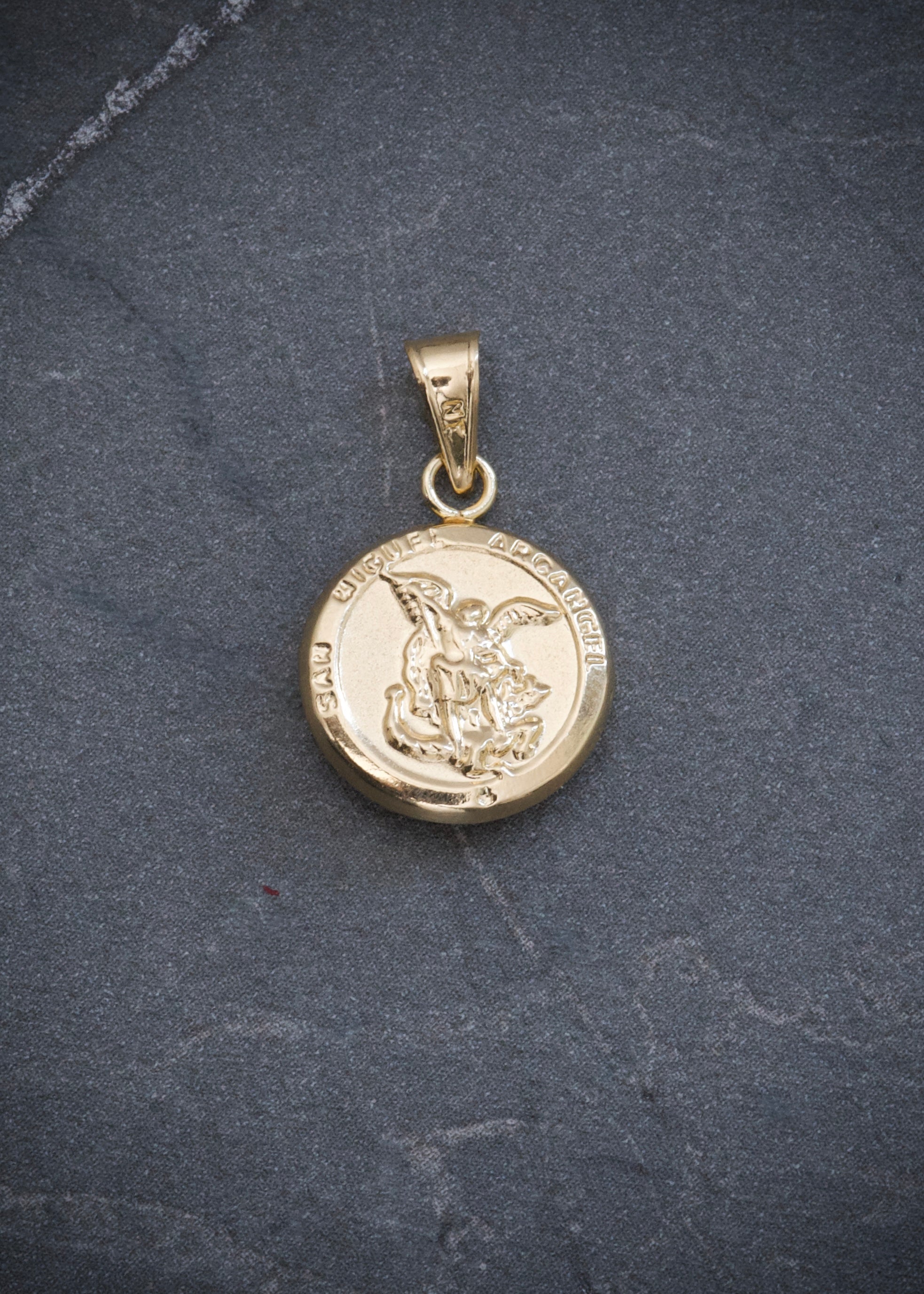 Dije de arcangel san miguel 0.75gr / Largo 2cm / Oro Amarillo Nac M