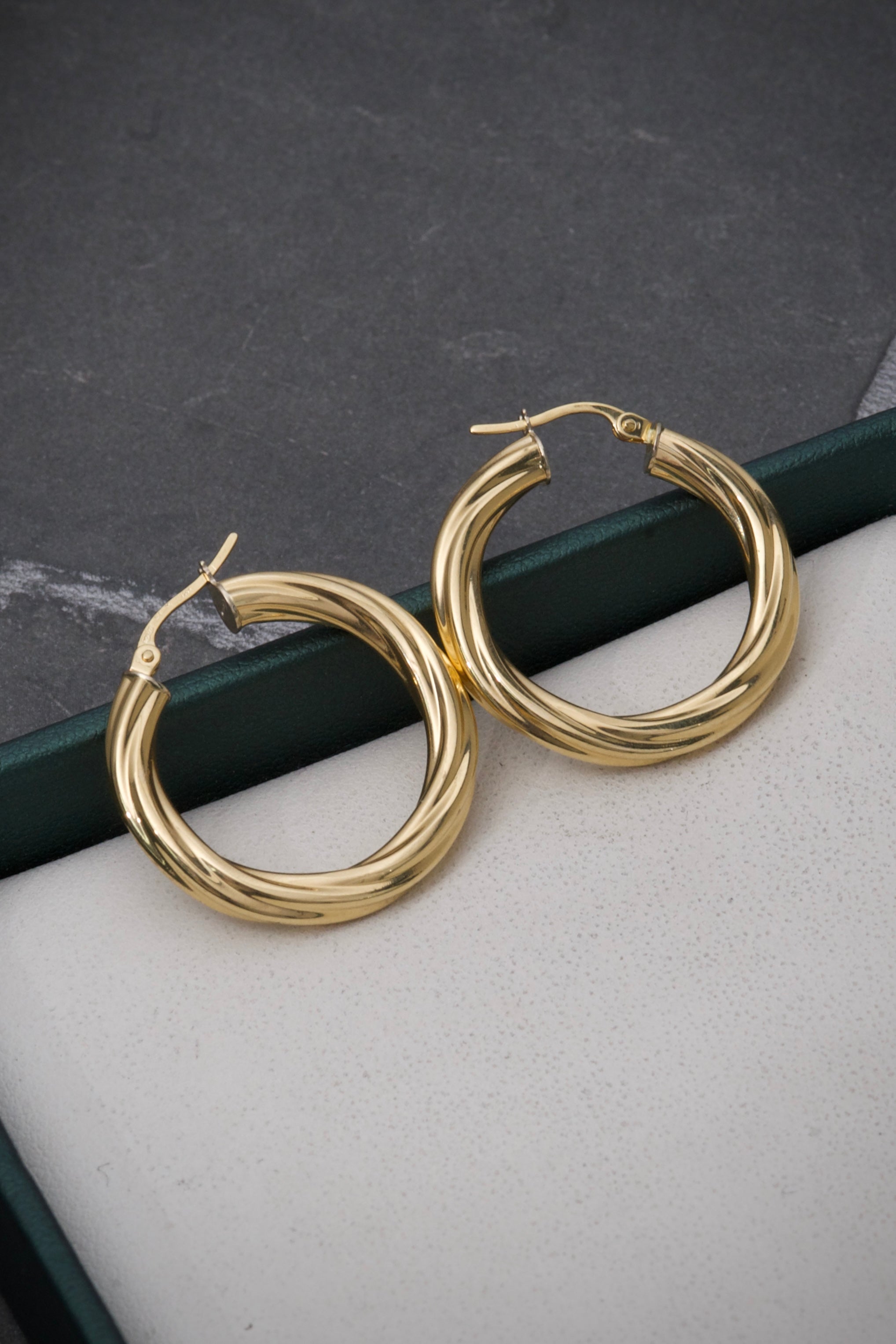 Candongas semi entorchadas lisas 2.8gr / Largo 2.6cm / Oro Amarillo italy cte B