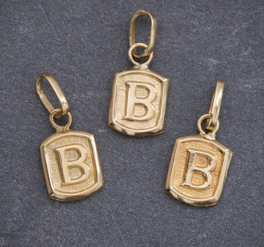 Dije letra b 0.35gr / Largo 1.5cm / Oro Amarillo Nac B