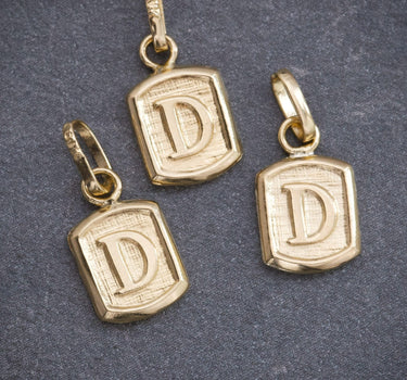 Dije letra D 0.35gr / Largo 1.5cm / Oro Amarillo Nac M