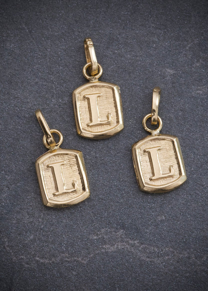Dije Letra L 0.35gr / 1.5cm / 6.9mm — Oro Amarillo
