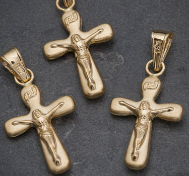 Dije cruz con cristo 0.35gr / Largo 2.1cm / Oro Amarillo Nac B