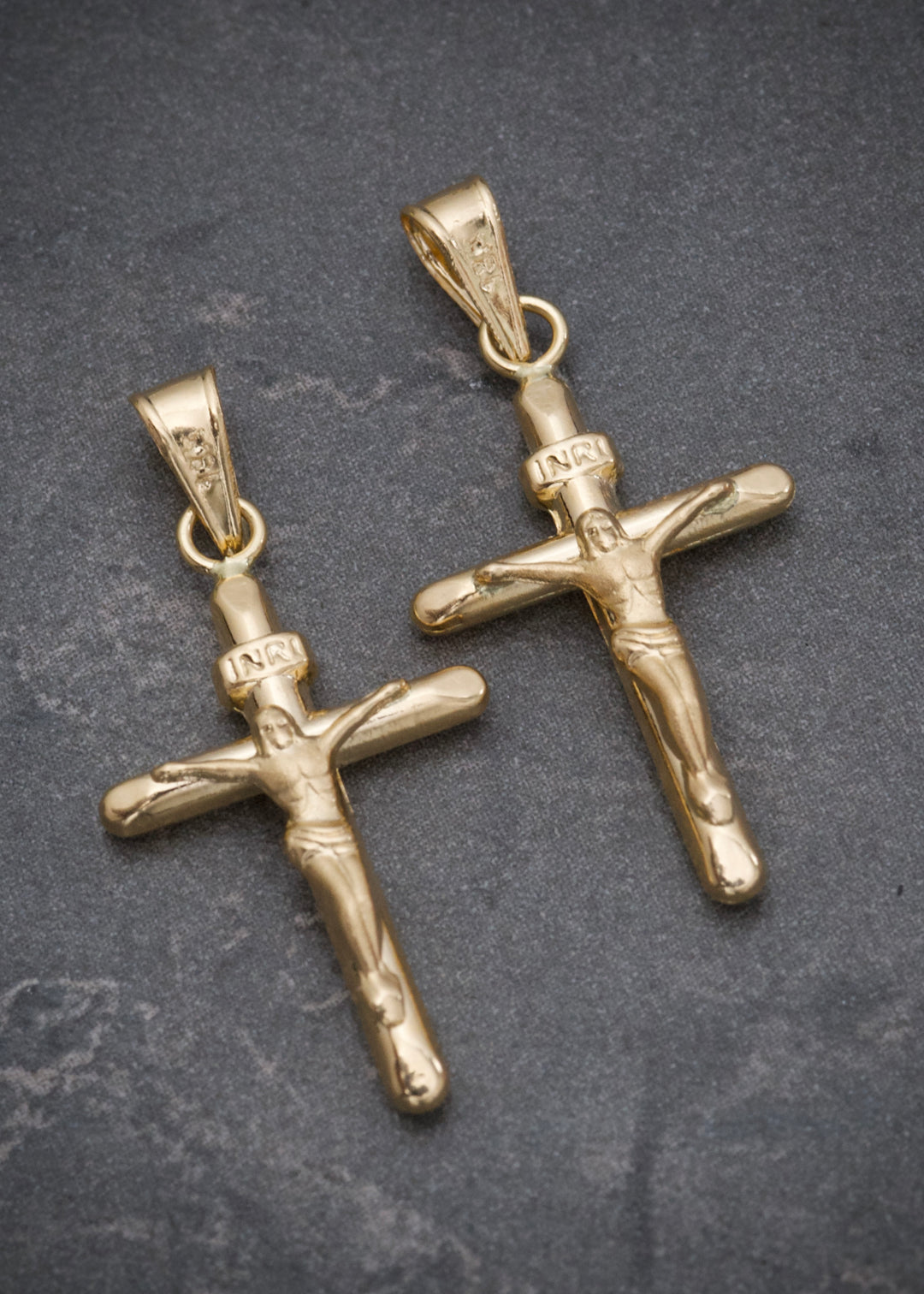 Dije cruz 0.7gr / Largo 2.7cm / Oro Amarillo Nac M