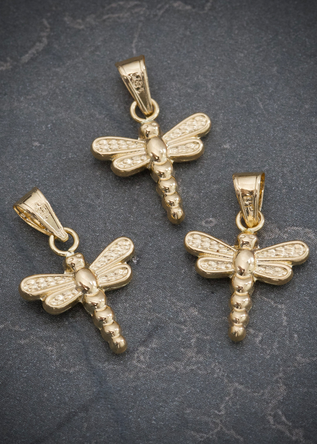 Dije libelula 0.55gr / Largo 1.9cm — Oro Amarillo