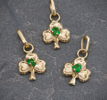 Dije trebol con swarovski verde 0.3gr / Largo 1.5cm / Oro Amarillo Nac B