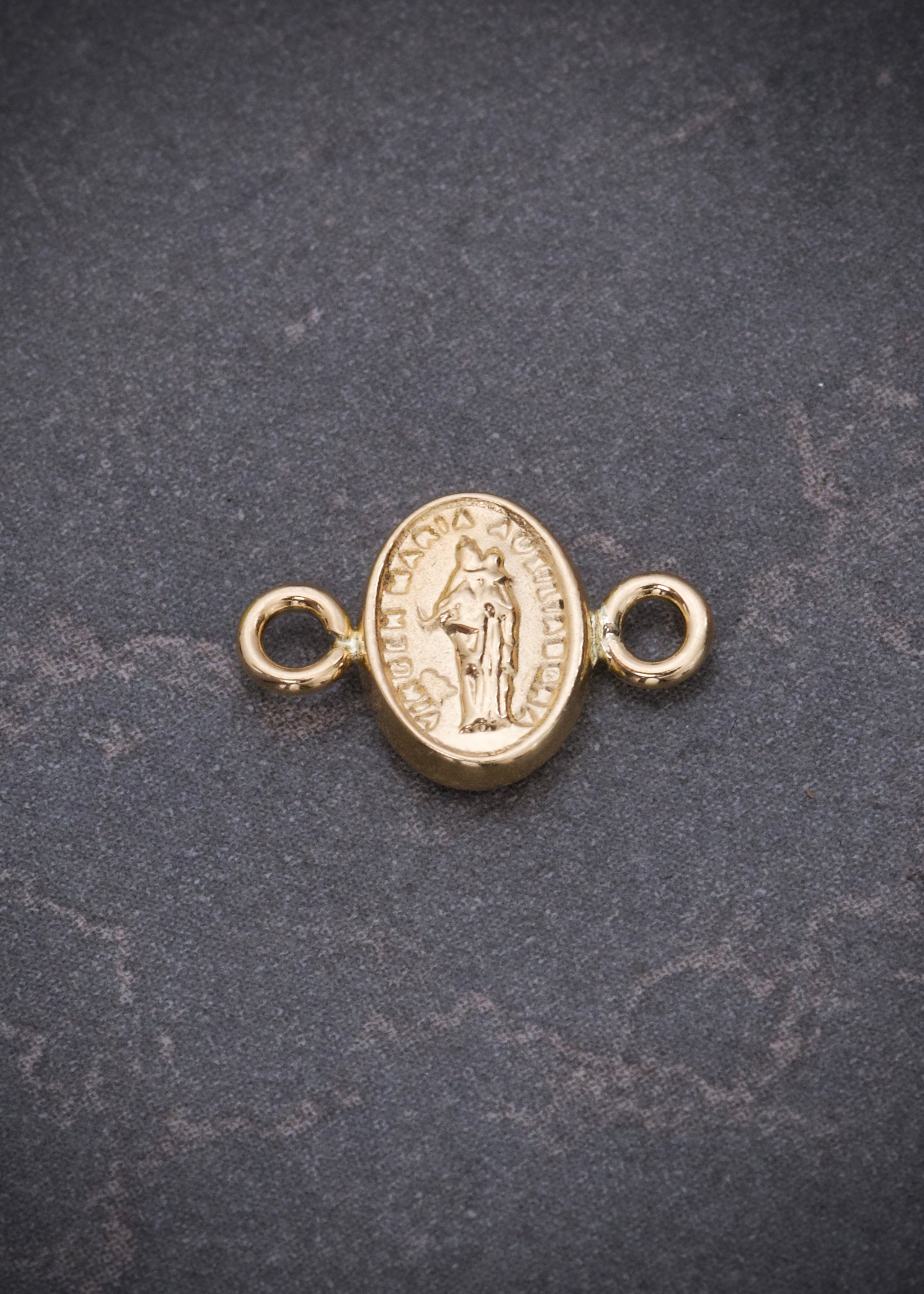 Herraje virgen auxiliadora 0.35gr / Largo 1.3cm / Oro Amarillo Nac B