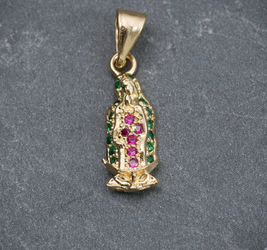 Dije Virgen De Guadalupe Con Swarovski Verde Y Fucsia 0.85gr / Largo 2.0cm / Oro Amarillo Nac M