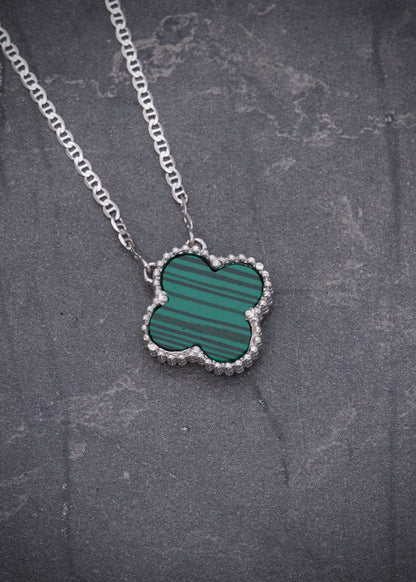 Cadena lucky clover piedra verde 2.9gr / Largo 40cm / Oro Blanco italy cte M