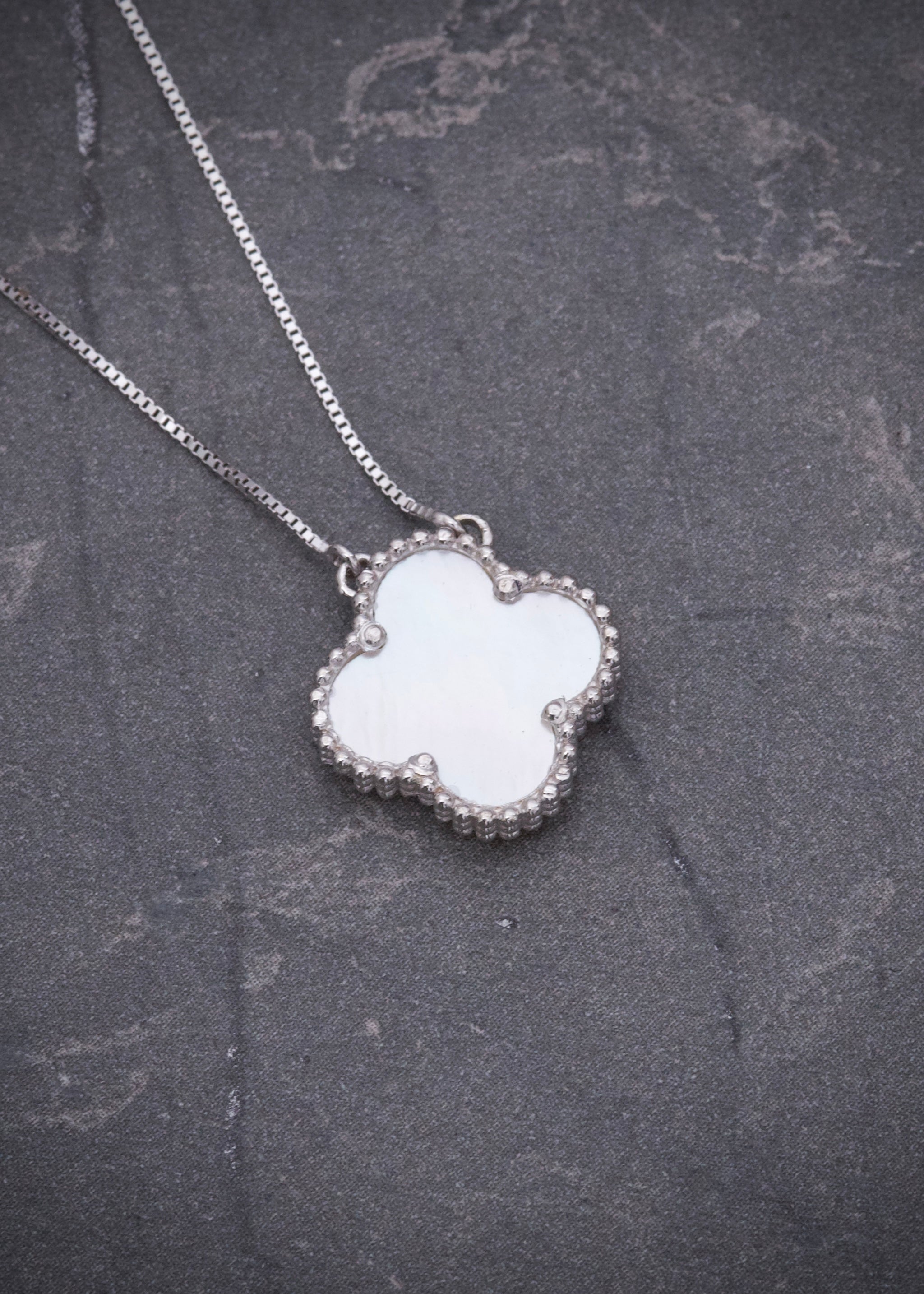 Cadena lucky clover piedra blanca 3.05gr / Largo 50cm / Oro Blanco italy cte M