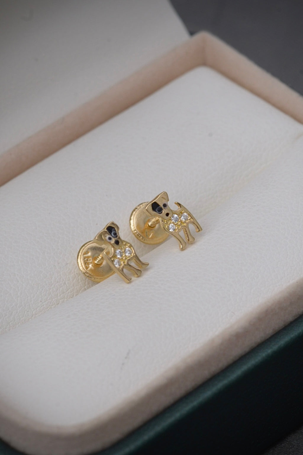 Topos de perro con swarovski blanco 0.9gr / Largo 0.3cm / Oro Amarillo Nac B