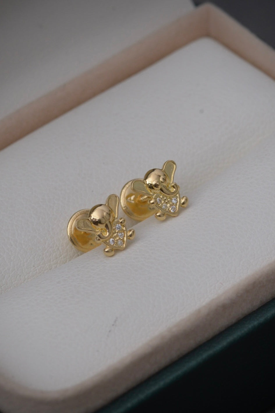 Topos de elefante con swarovski blanco 1gr / Largo 1 cm / Oro Amarillo Nac B