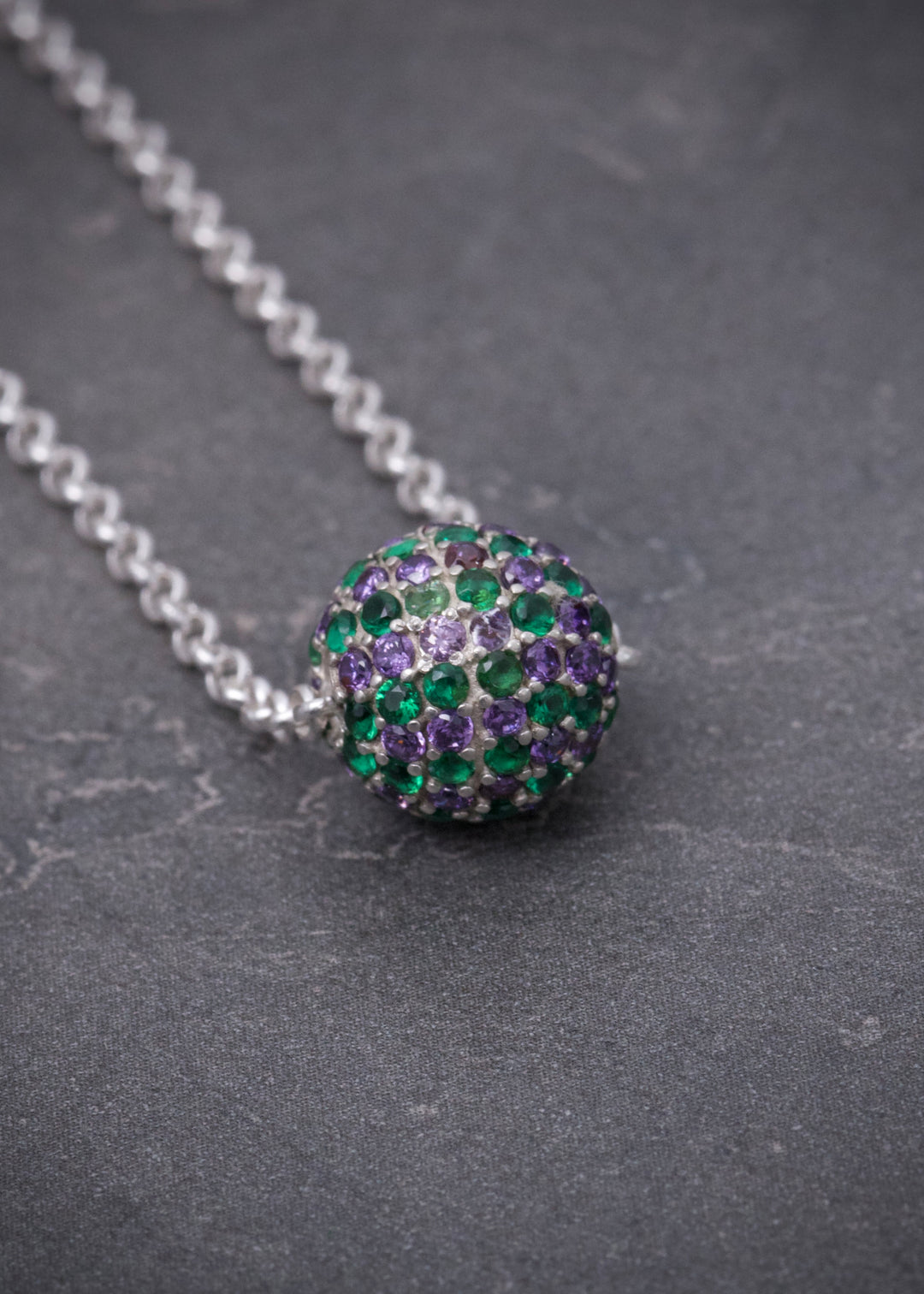 Cadena aro seguido con bola de fuego multicolor 5.1gr / Largo 45cm / — — Plata