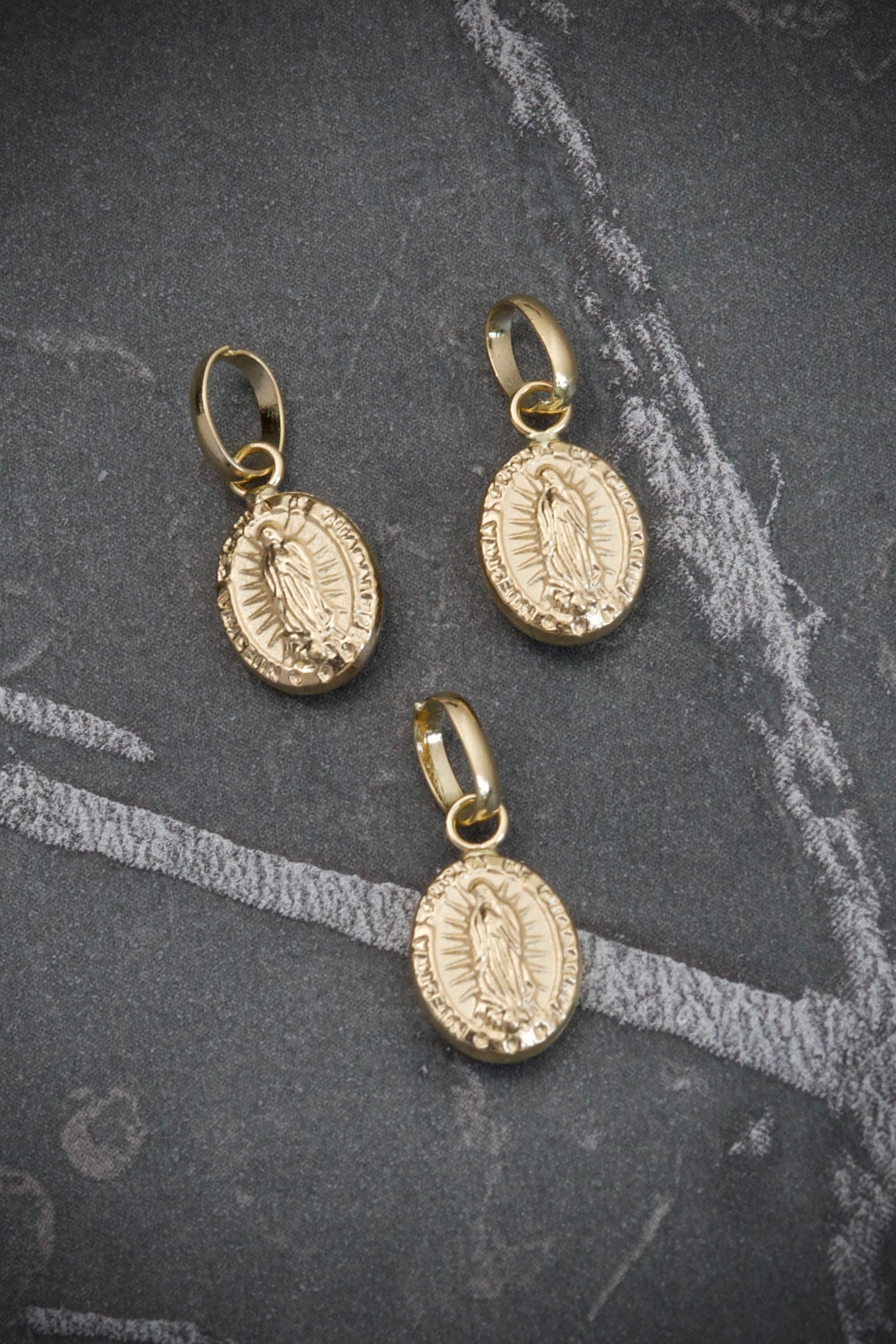 Dije virgen de guadalupe 0.35gr / Largo 1.5cm / Oro Amarillo Nac B