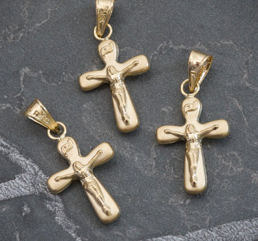 Dije cruz con cristo 0.6gr / Largo 2.6cm / Oro Amarillo Nac B