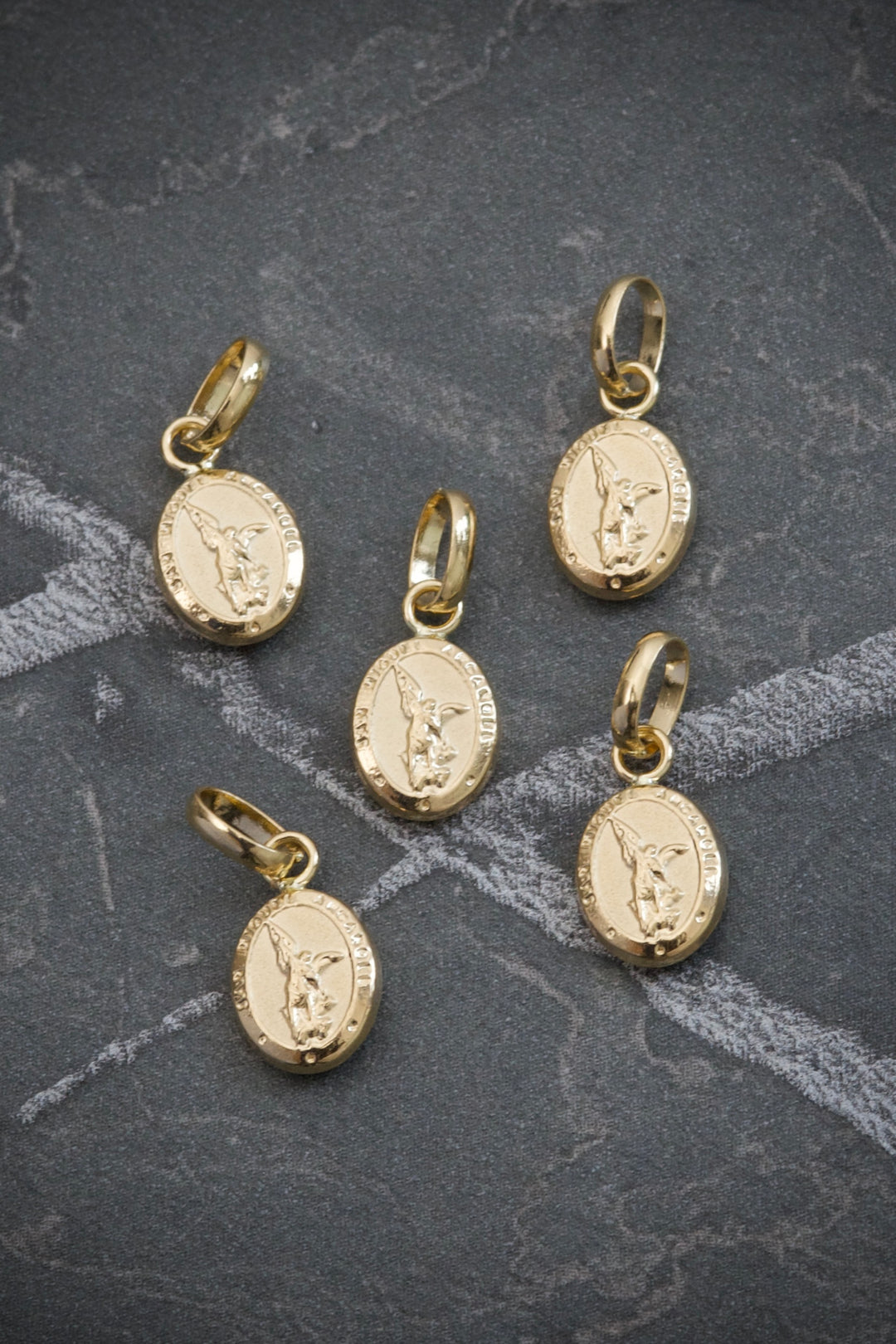 Dije  arcangel San Miguel 0.35gr / Largo 1.5cm — Oro Amarillo
