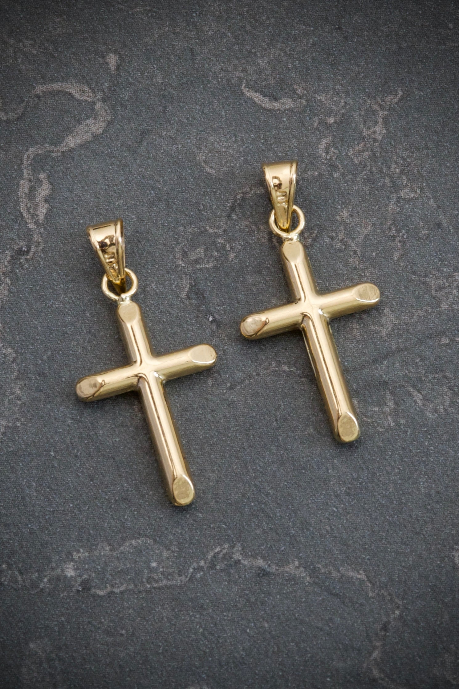 Dije de cruz lisa 0.5gr / Largo 2.5cm / Oro Amarillo Nac B