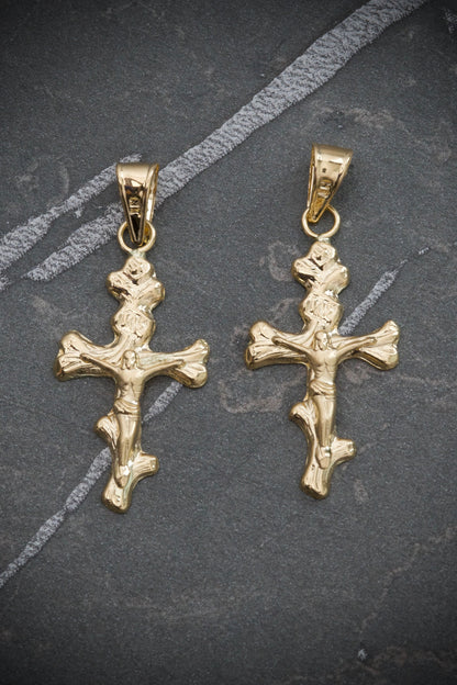 Dije de cruz con cristo 0.9gr / Largo 3cm / Oro Amarillo Nac *