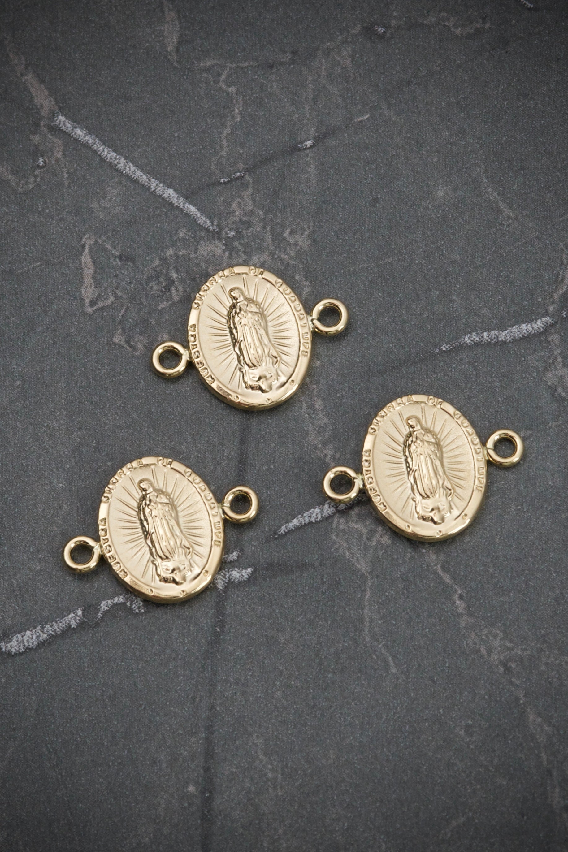Herraje virgen de guAdalupe 0.6gr / Largo 1.6cm / Oro Amarillo Nac B