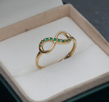 Anillo infinito con swarovski verde 1.8gr / Talla: 5 / Oro Amarillo Nac B