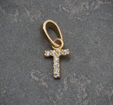 Dije de letra T con swarovski blanco 0.35gr / 1.4cm / Oro Amarillo Nac B
