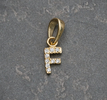 Dije de letra F con swarovski blanco 0.4gr / 1.4cm / Oro Amarillo Nac B