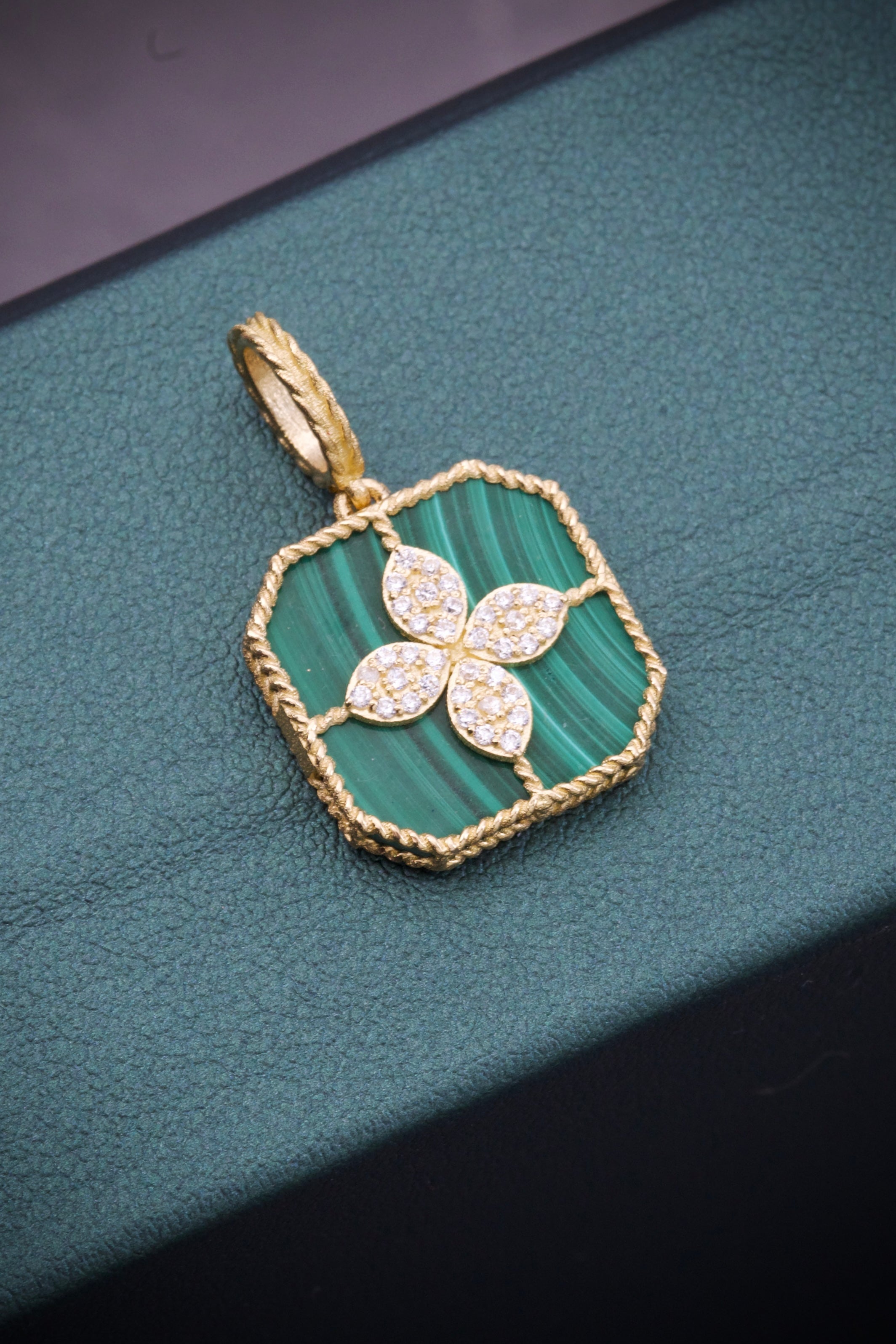 Dije lucky clover 2,3gr / 3cm / Oro Amarillo lucky B
