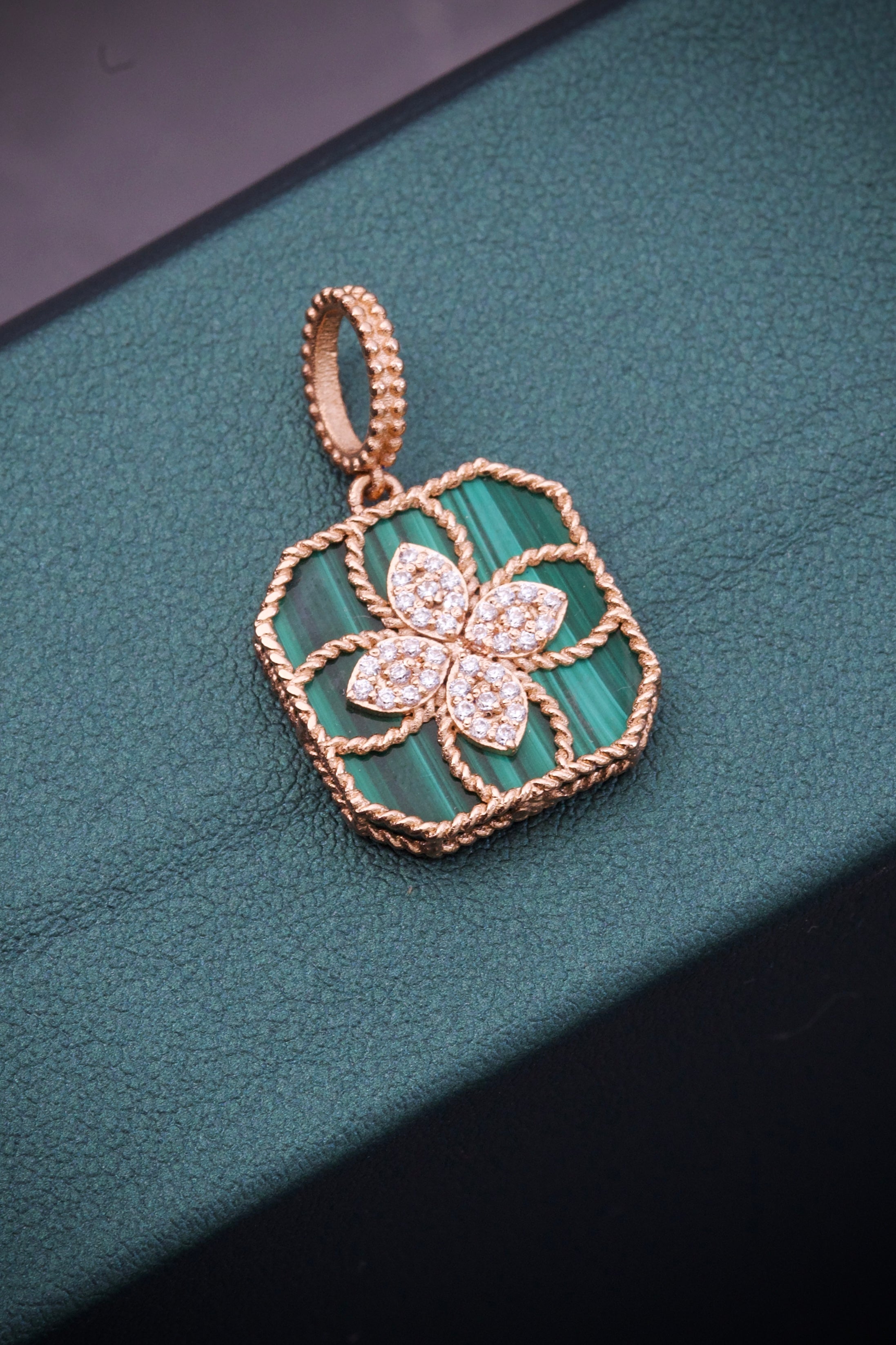 Dije lucky clover 2.4gr / 2.5cm / Oro Rosado Nac B