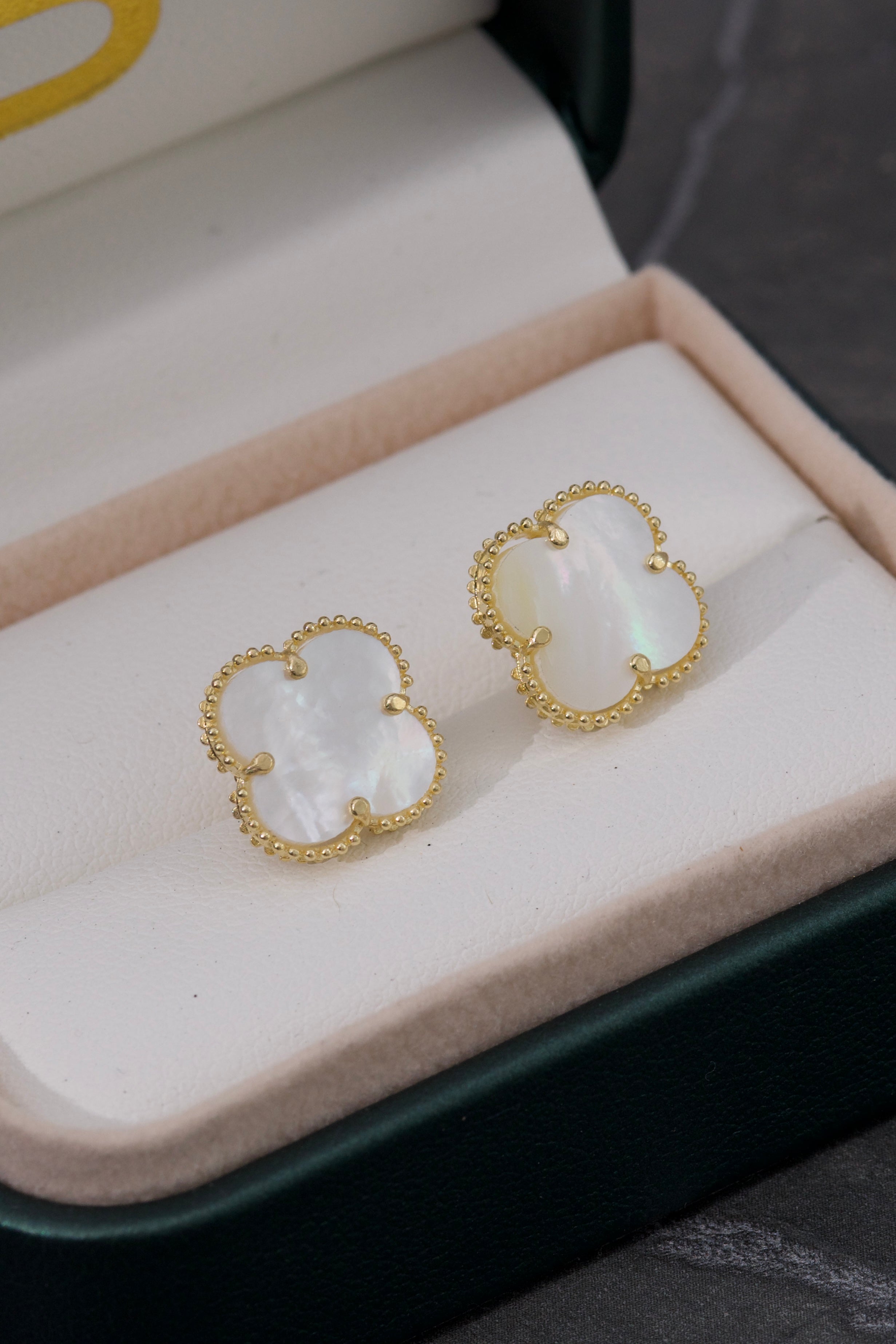 Topos Lucky Clover Piedra Blanca 4.1gr / Largo 1.2cm / Oro Amarillo Nac P