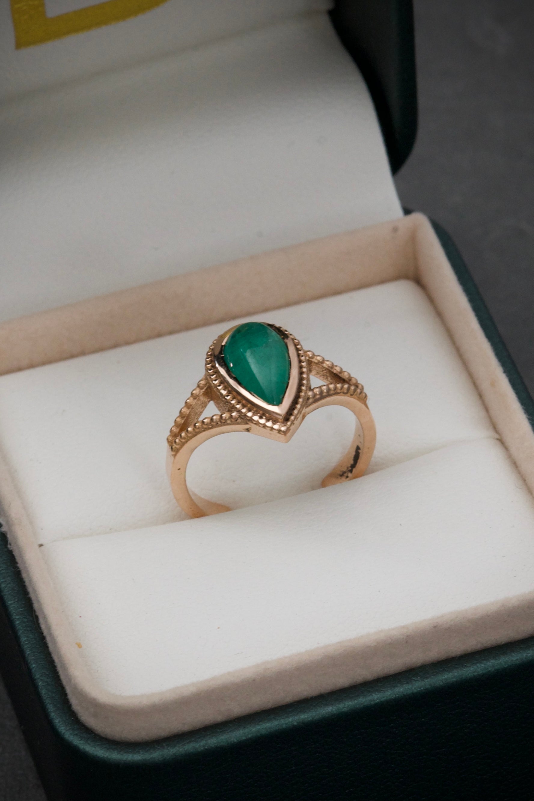 Anillo Con  135Pts de cabujon en Gota 3.8gr Talla: 5 Oro Rosado (Joya) M