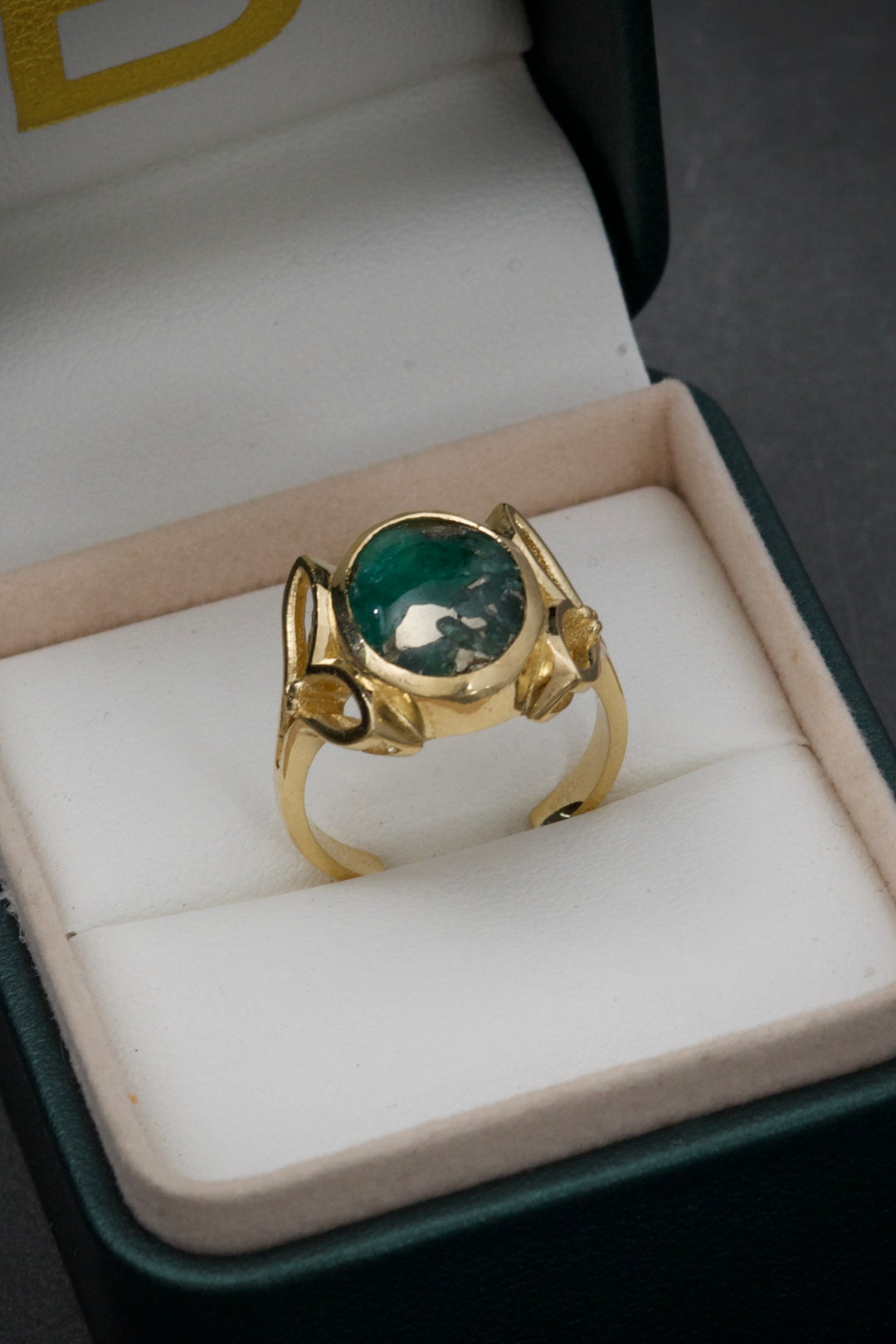 Anillo Con   548Pts de cabujon 5.8gr Talla 6 1/4 Oro Amarillo — Oro Amarillo