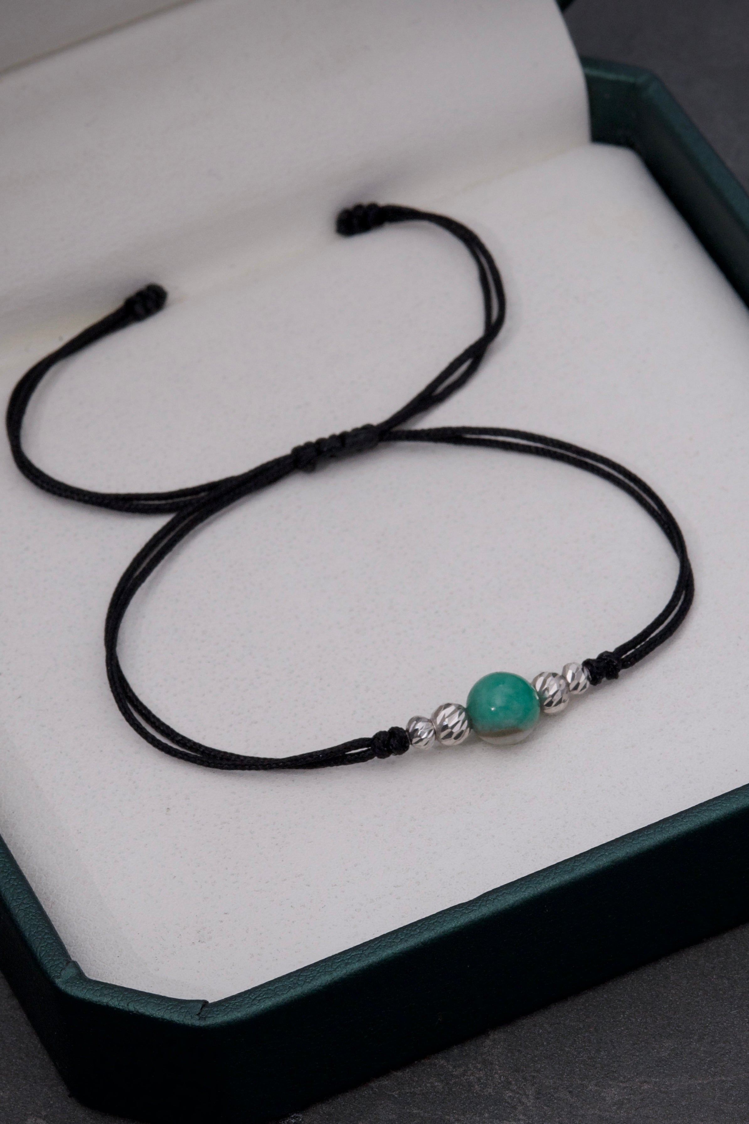 Pulsera en hilo negro con 220pts de morralla con bolas diamantadas 0.3gr / Oro Blanco (Joya) M