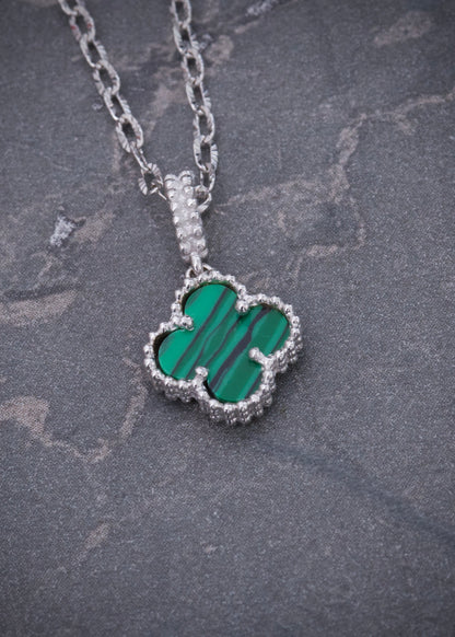 Set Cadena Aro Seguido Dije Lucky Verde 2.5gr / Largo 40cm / Oro Blanco B