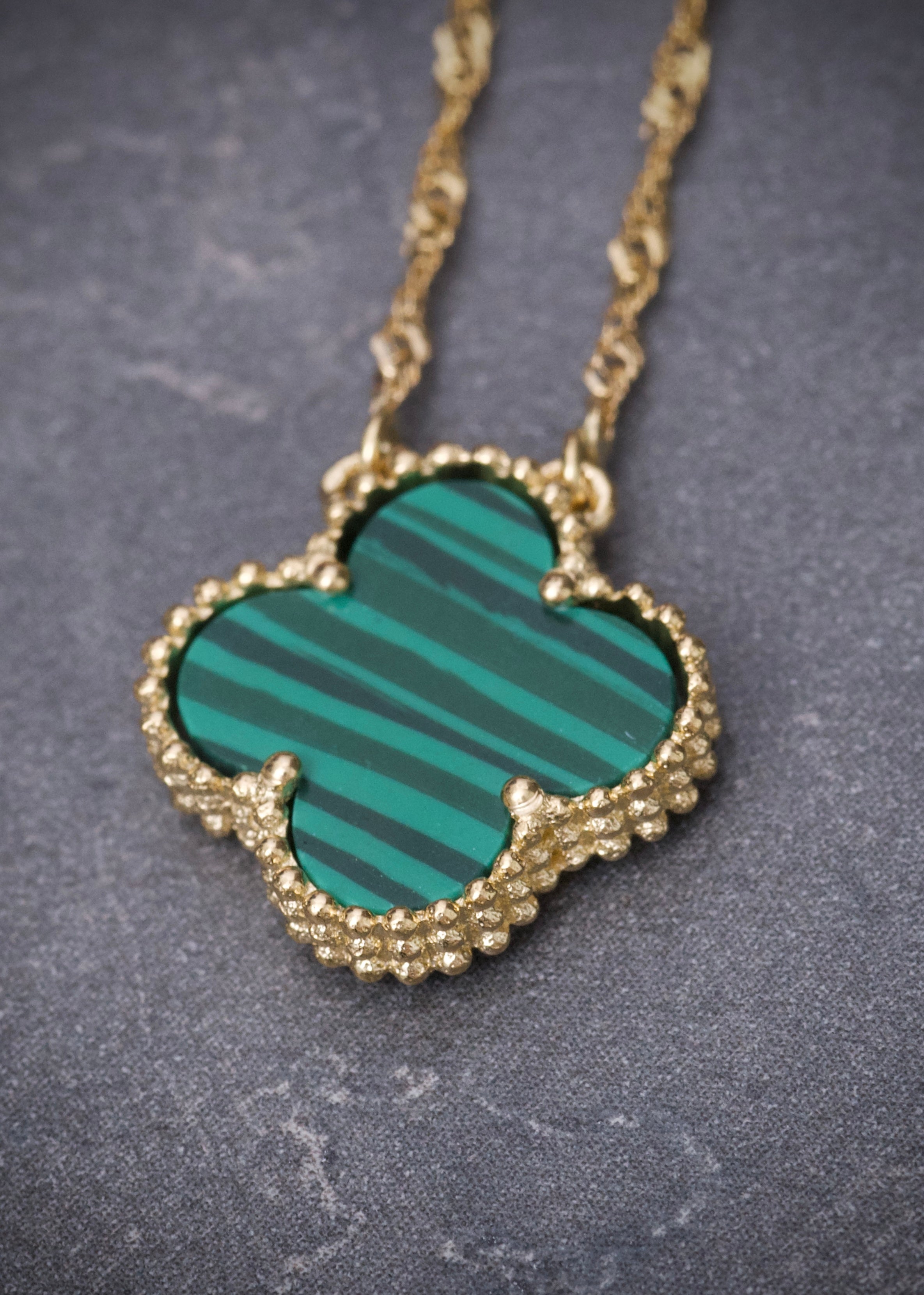 Cadena lucky clover piedra verde 2.6gr / Largo 45cm / Oro Amarillo italy cte M