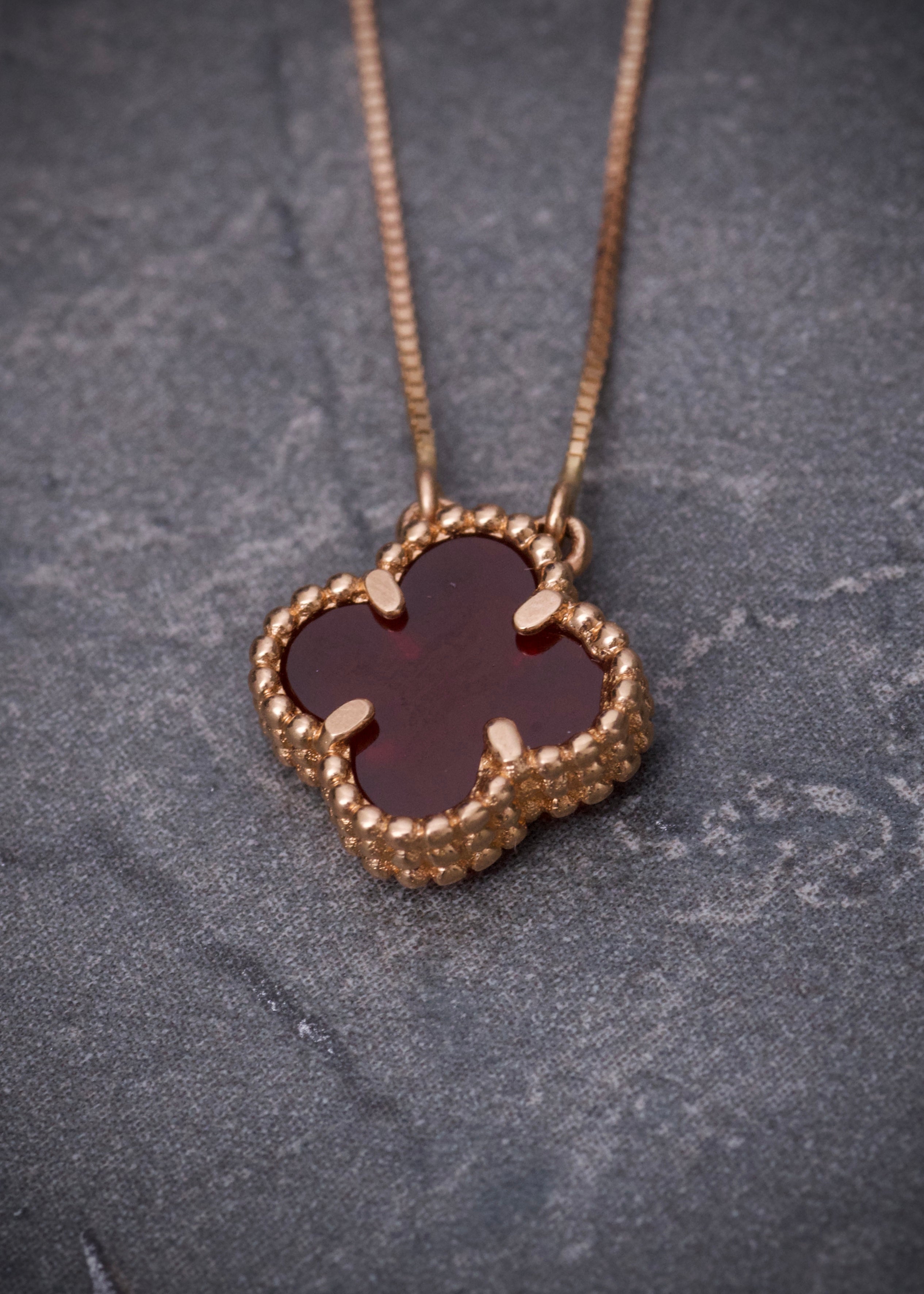 Cadena lucky clover piedra roja 1.95gr / Largo 50cm / Oro Rosado italy cte M