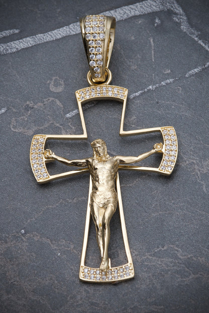 Dije De Cristo Con Swarovski Blanco 9.5gr / Largo 6.1cm / Oro Amarillo Nac B