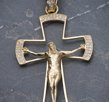 Dije De Cristo Con Swarovski Blanco 9.5gr / Largo 6.1cm / Oro Amarillo Nac B