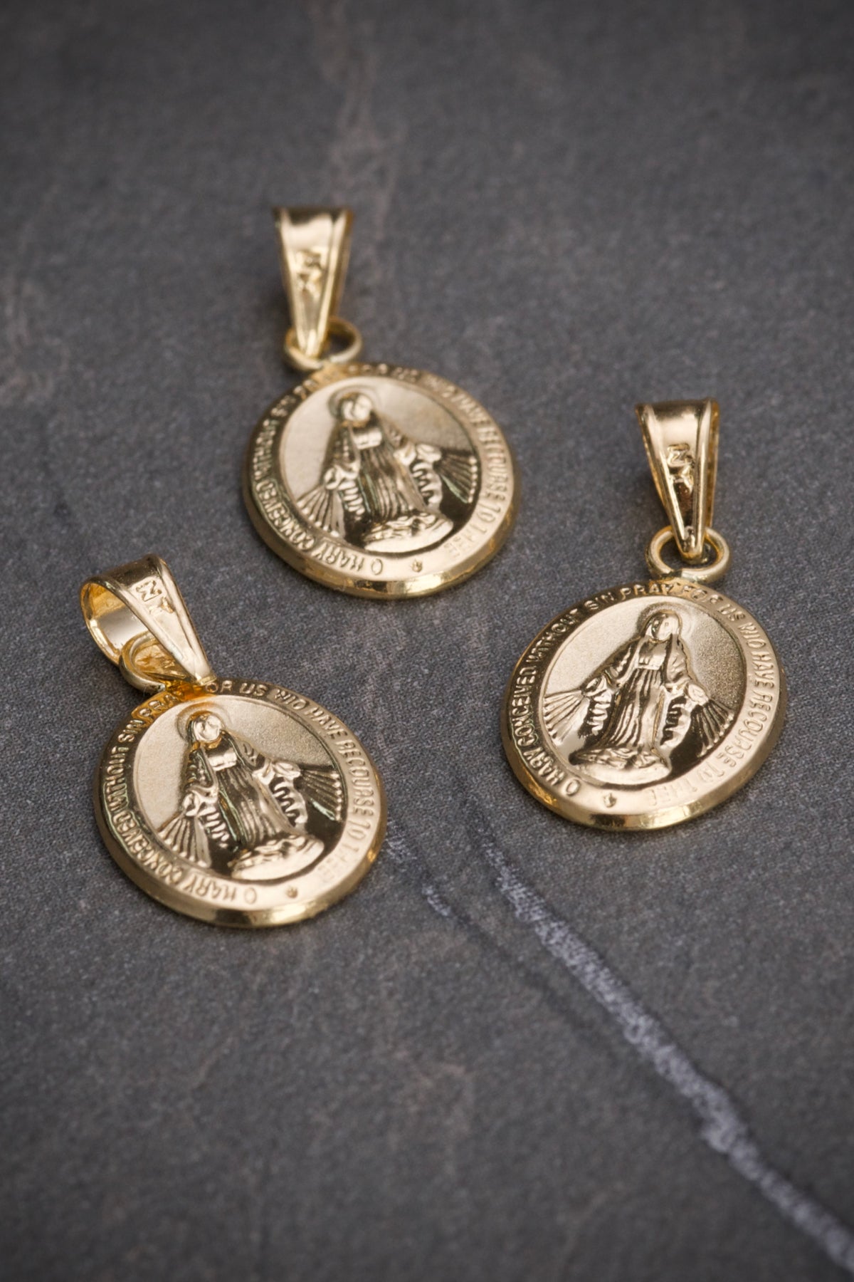 Dije Virgen de la milagrosa 0.5gr / Largo 1.8cm / Oro Amarillo Nac M